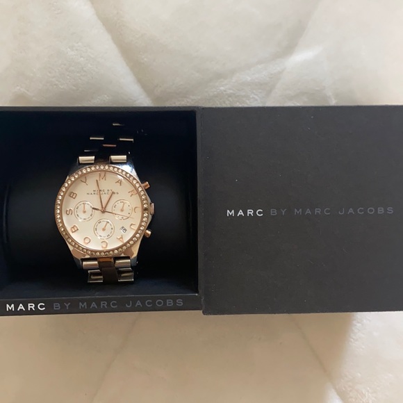 Silver and rose gold Marc Jacobs watch - Picture 4 of 4